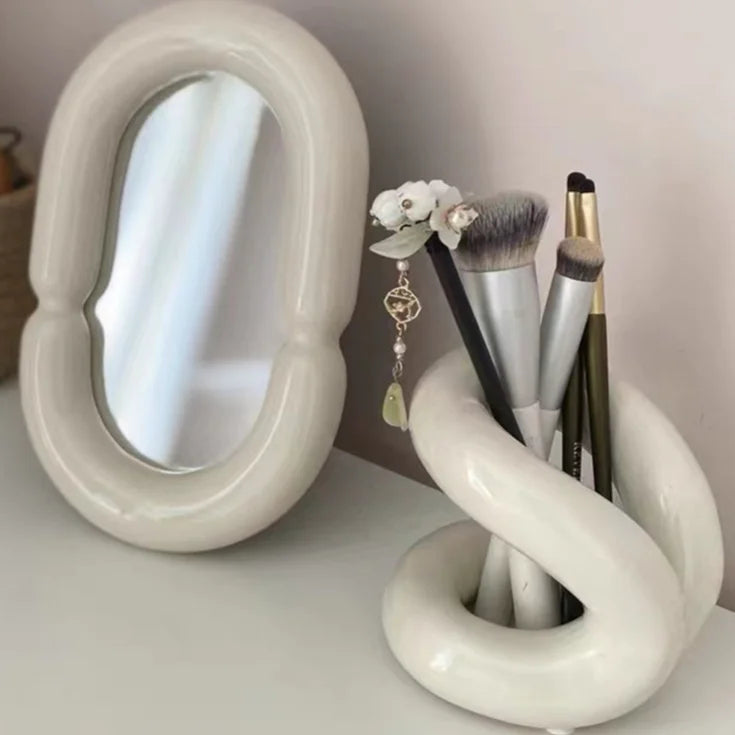 Knotted Ceramic Holder