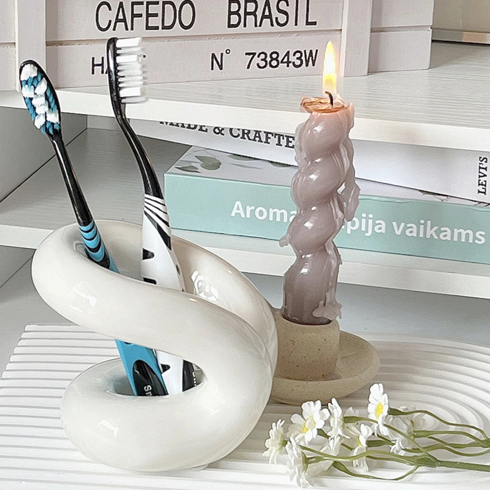 Knotted Ceramic Holder